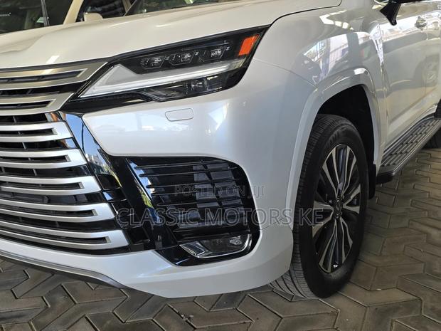 Lexus LX LX 600 2023 White