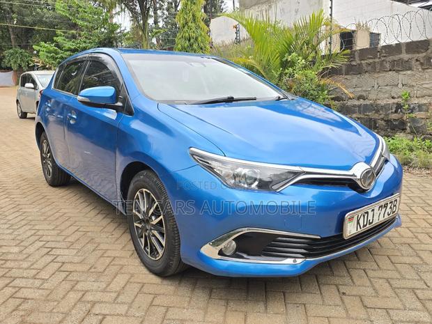 Toyota Auris 2016 Blue