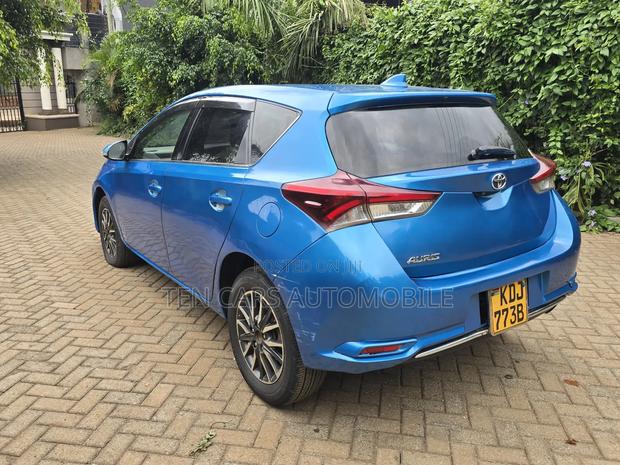 Toyota Auris 2016 Blue