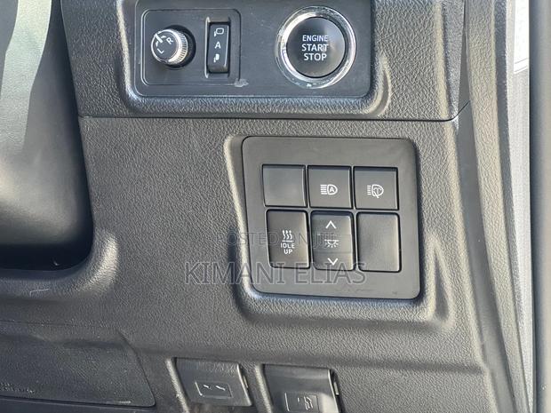 Toyota Land Cruiser Prado 2.8 2019 White