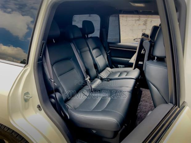 Toyota Land Cruiser 4.6 V8 ZX 2017 White