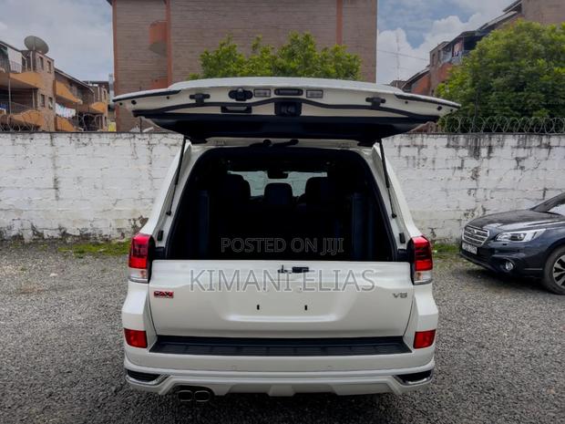 Toyota Land Cruiser 4.6 V8 ZX 2017 White