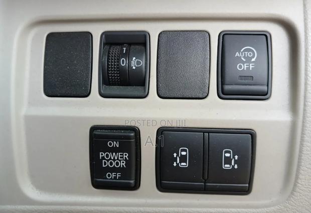 Nissan Serena 2019 Blue