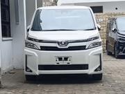 Toyota Voxy 2018 White for sale