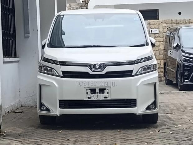Toyota Voxy 2018 White