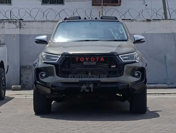 Toyota Hilux Revo Double Cab Deisel 2.8 AWD 2019 Gray