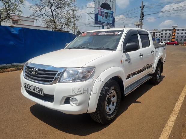 Toyota Hilux 2014 Off white