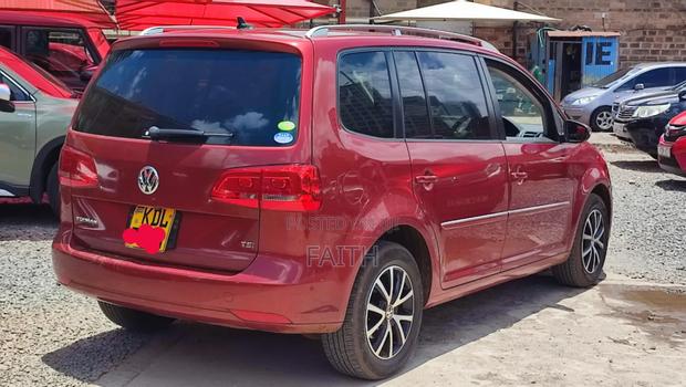 Volkswagen Touran 2016 Red