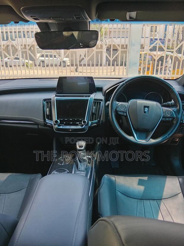 Toyota Crown 2018 Black
