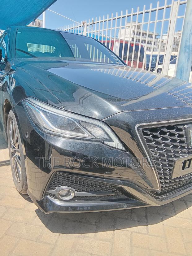 Toyota Crown 2018 Black
