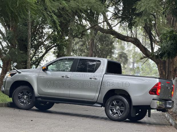 Toyota Hilux Revo Double Cab Deisel 2.4 AWD 2021 Silver