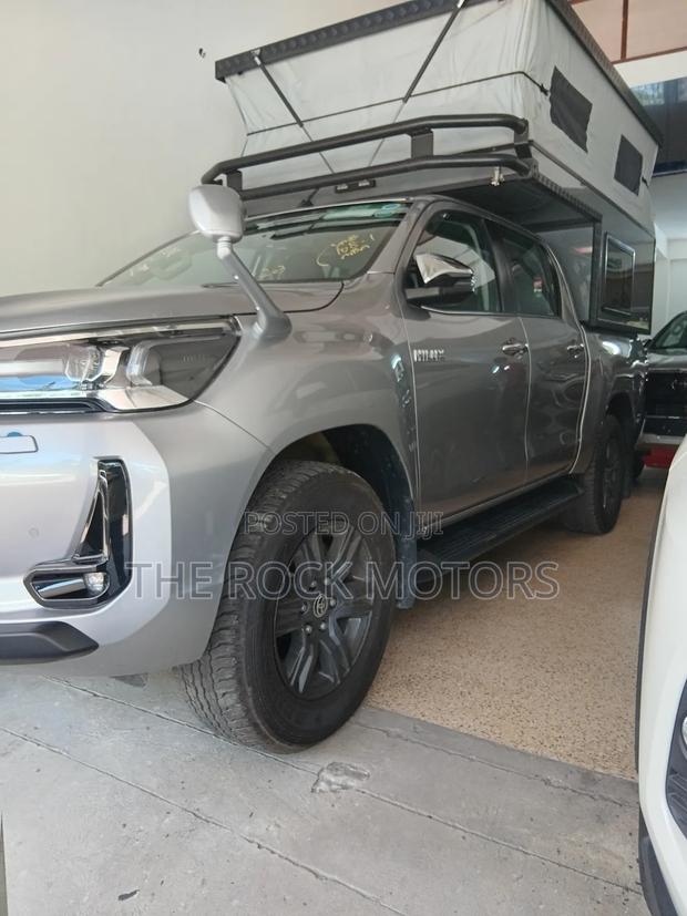 Toyota Hilux 2024 Silver