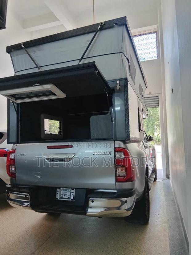 Toyota Hilux 2024 Silver