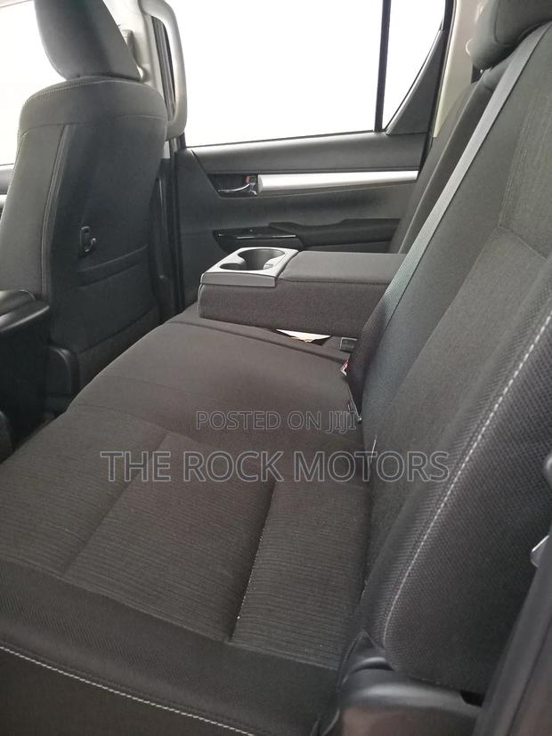 Toyota Hilux 2024 Silver