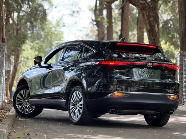 Toyota Harrier 2.0 2020 Black