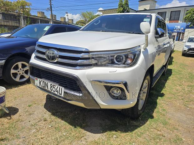 Toyota Hilux SR5 4x4 2018 White