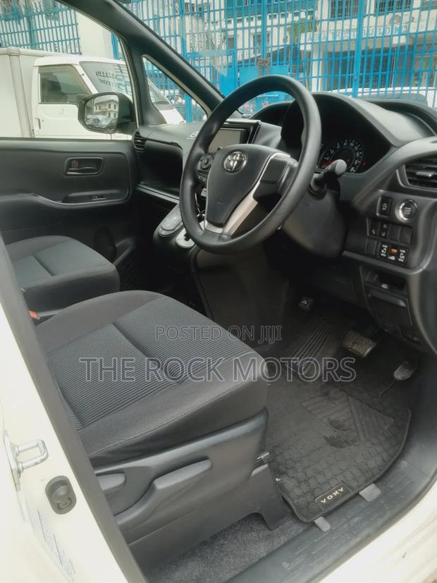 Toyota Voxy 2018 White