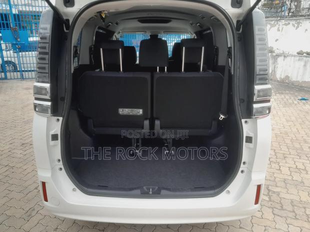 Toyota Voxy 2018 White
