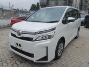 Toyota Voxy 2018 White for sale