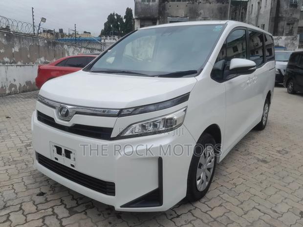 Toyota Voxy 2018 White