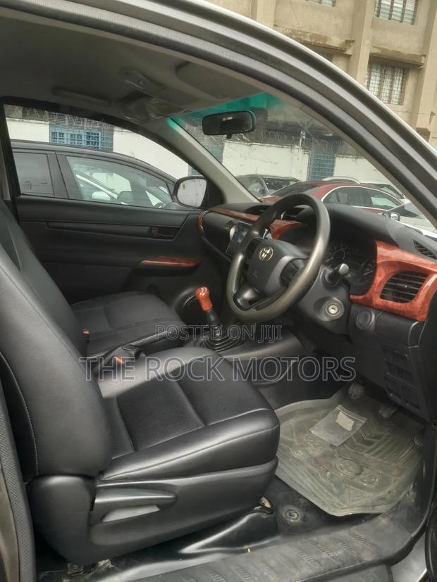 Toyota Hilux 2018 Gray