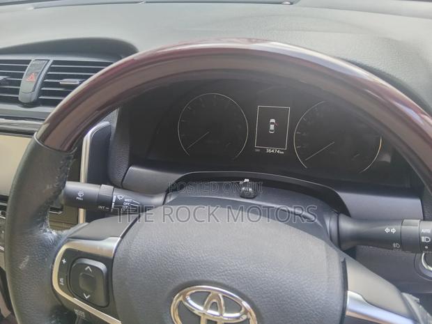 Toyota Premio 2018 Silver