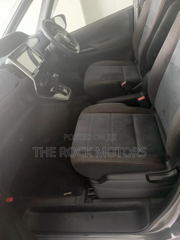 Nissan Serena 2019 Gray