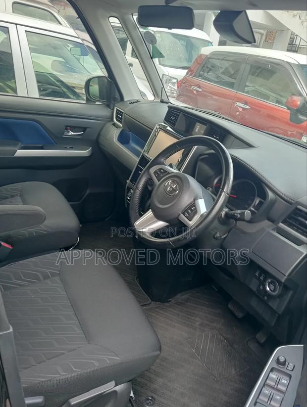 Toyota Roomy 2018 Black