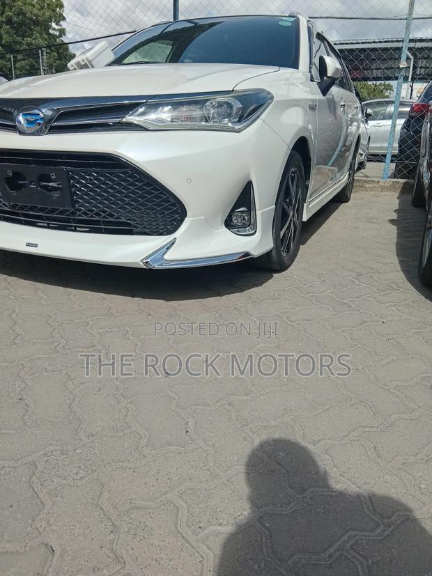 Toyota Corolla Hybrid 2024 Silver