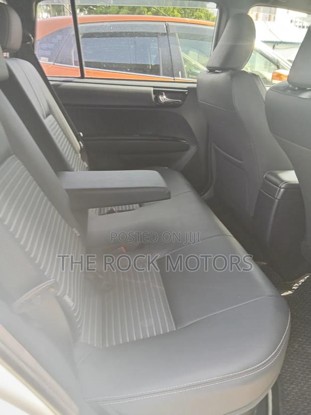Toyota Corolla Hybrid 2024 Silver