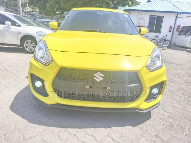 Suzuki Swift 2019 Yellow