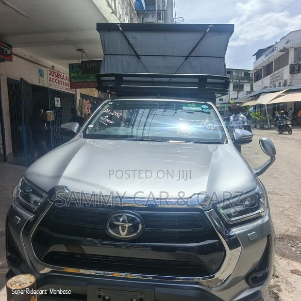 Toyota Hilux 2024 Gray