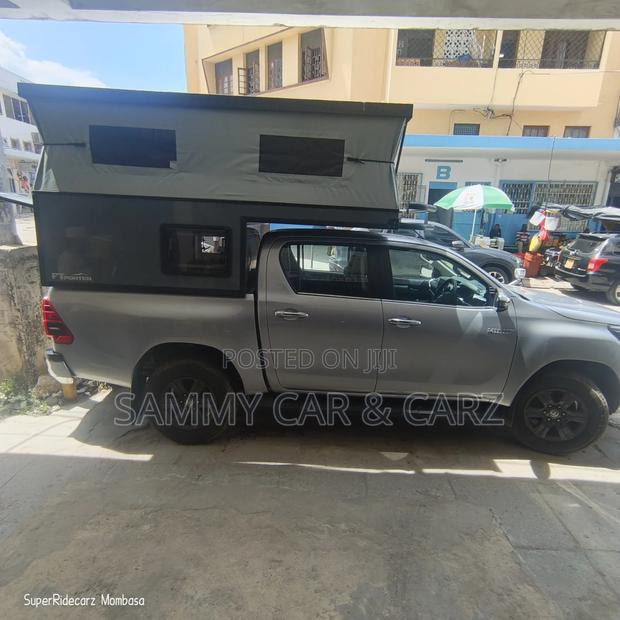 Toyota Hilux 2024 Gray
