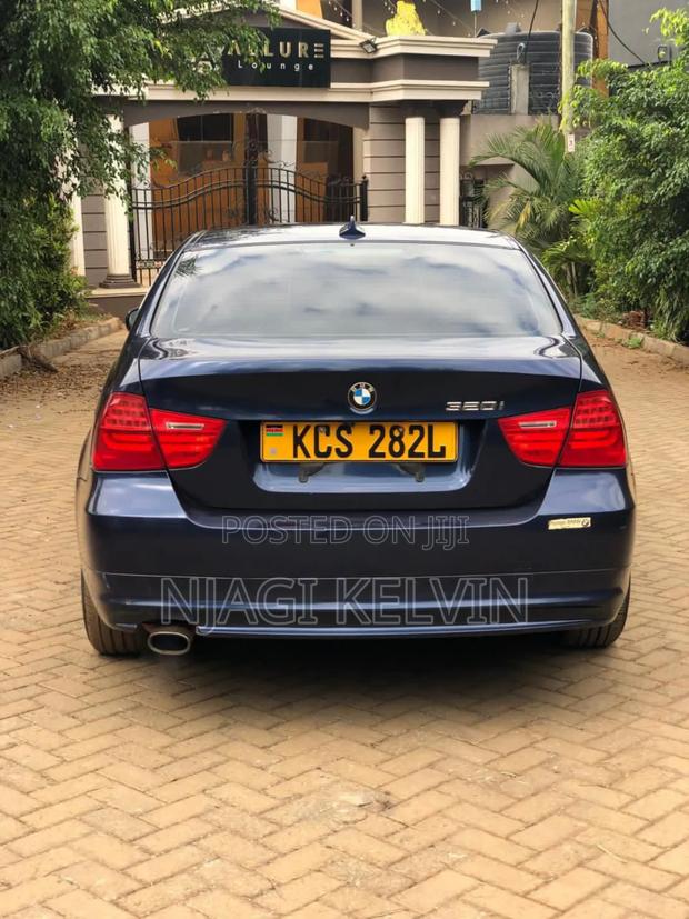 BMW 320i 2011 Blue