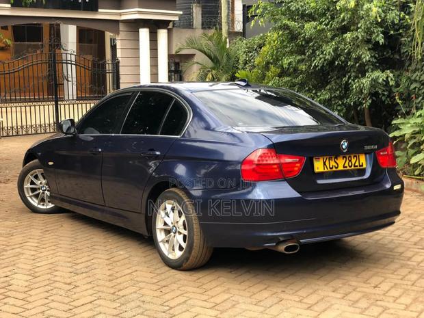 BMW 320i 2011 Blue