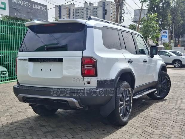 Toyota Land Cruiser Prado 2.8 2024 White