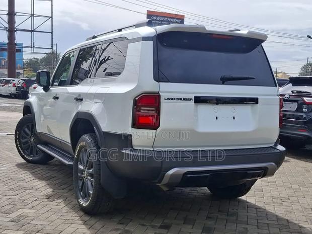 Toyota Land Cruiser Prado 2.8 2024 White