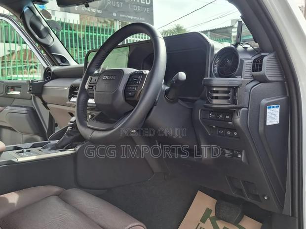 Toyota Land Cruiser Prado 2.8 2024 White