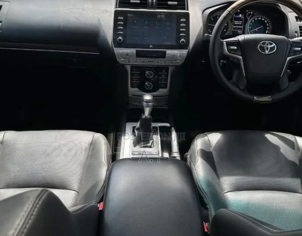Toyota Land Cruiser Prado 2.8 2021 Silver