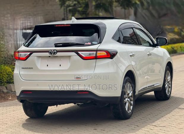 Toyota Harrier 2.0 2019 White
