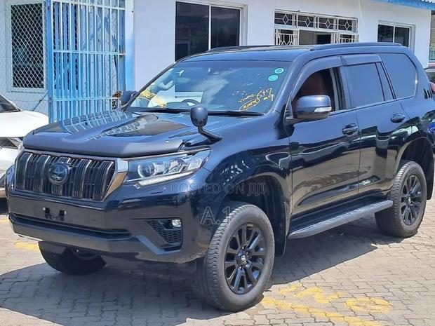 Toyota Land Cruiser Prado 2.8 2022 Black
