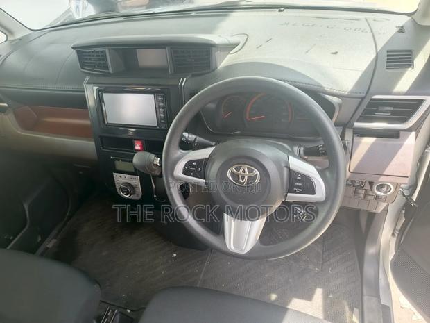 Toyota Roomy 2019 Silver