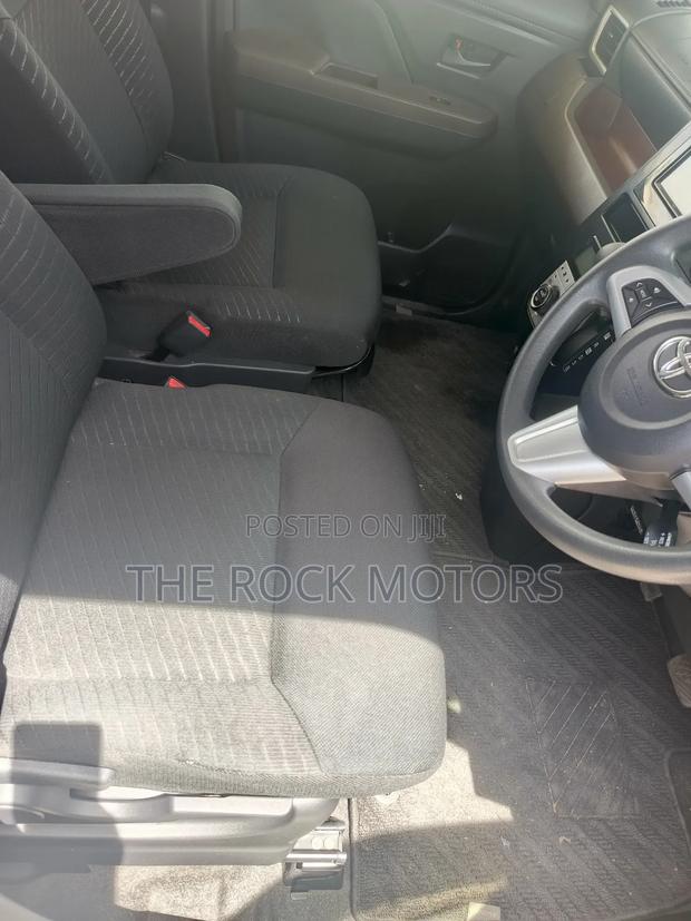 Toyota Roomy 2019 Silver