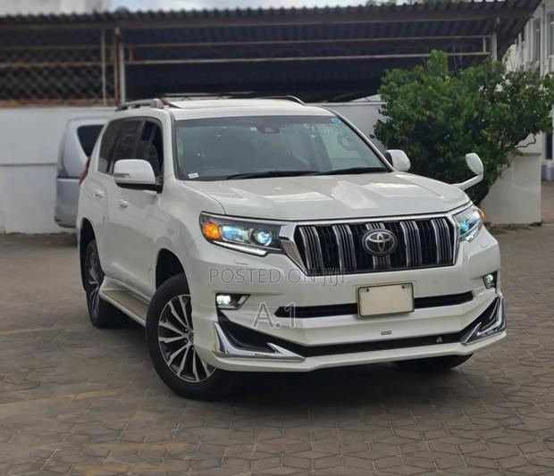 Toyota Land Cruiser Prado 2.8 2019 White