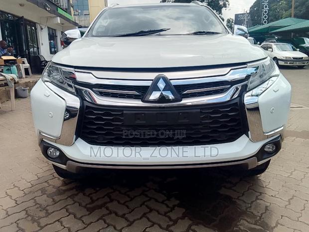 Mitsubishi Pajero Sport 2019 White