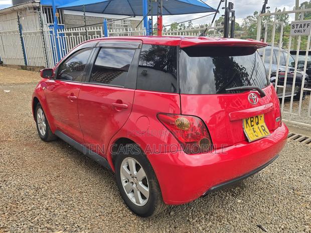 Toyota IST 2004 Red