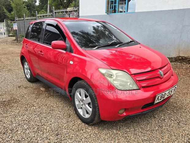 Toyota IST 2004 Red