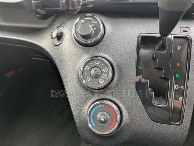 Toyota Sienta 2020 Silver