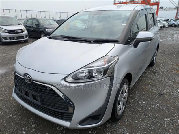 Toyota Sienta 2020 Silver