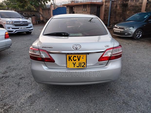 Toyota Premio 2013 Silver